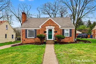 2612 Oakwood Ave NE, Grand Rapids, MI 49505 - Photo 1