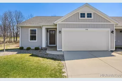 1548 N Village Circle, Kalamazoo, MI 49009 - Photo 1