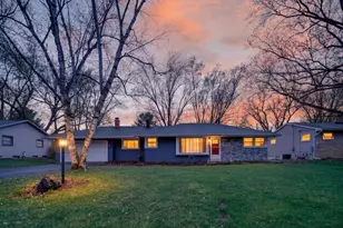 2520 Dorvin Dr, Jackson, MI 49201 - Photo 1