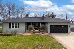 154 N Parklane Dr NE, Grand Rapids, MI 49505 - Photo 1