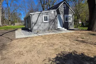 55819 Hamilton St, Paw Paw, MI 49079 - Photo 1