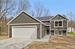 726 S Lincoln St, Greenville, MI 48838 - Photo 1