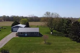1535 W Kinley Rd, Saint Johns, MI 48879 - Photo 1