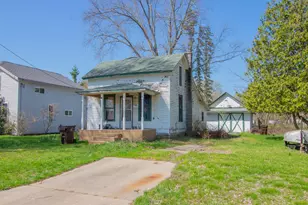 721 Sherman St, Big Rapids, MI 49307 - Photo 1