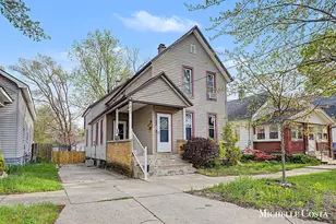 825 Crosby St NW, Grand Rapids, MI 49504 - Photo 1