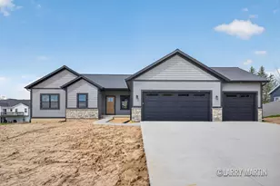 1845 Stratford Ln NW, Grand Rapids, MI 49534 - Photo 1