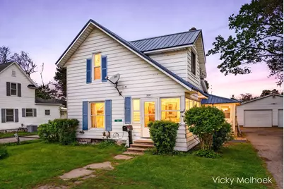 521 W Court Street, Hastings, MI 49058 - Photo 1