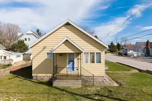 15 N Lakeshore Dr, Manistee, MI 49660 - Photo 1