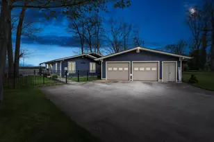 89513 Shorelane Dr, Lawton, MI 49065 - Photo 1