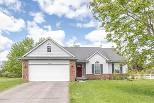 11000 Saddlebrook Dr, Pinckney, MI 48169 - Photo 1