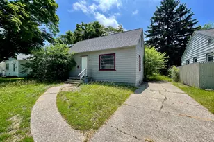 885 Oak Ave, Muskegon, MI 49442 - Photo 1