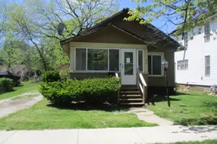 1010 Lavette Ave, Benton Harbor, MI 49022 - Photo 1