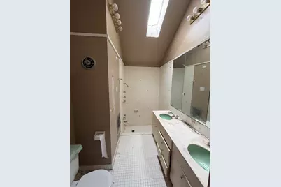 1322 Woodkrest Drive, Flint, MI 48532 - Photo 17