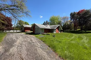 1322 Woodkrest Dr, Flint, MI 48532 - Photo 3