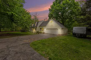 2813 Brookside Blvd, Jackson, MI 49203 - Photo 1