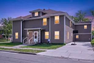 127 W Wilkins St, Jackson, MI 49203 - Photo 1