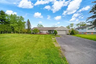 1729 Plateau Dr, Jackson, MI 49203 - Photo 1