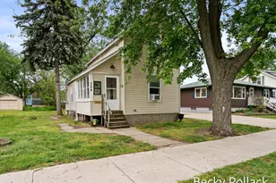 354 W 21st St, Holland, MI 49423 - Photo 1