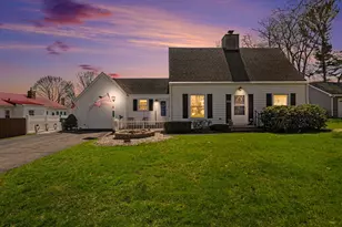 140 E Oakland Pl, Battle Creek, MI 49015 - Photo 1