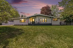906 Mitchell St, Ludington, MI 49431 - Photo 1