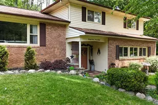 2728 Forest Lake Dr, Jackson, MI 49203 - Photo 1