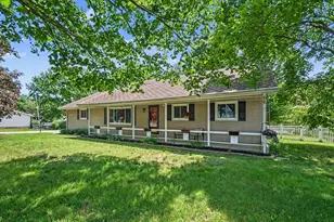 1366 Maiden Ln, Saint Joseph, MI 49085 - Photo 1
