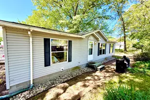 811 N Lavinia St, Ludington, MI 49431 - Photo 1
