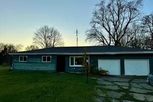 854 S Crystal Ave, Benton Harbor, MI 49022 - Photo 1