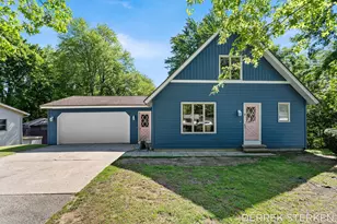 789 Shadybrook Dr, Holland, MI 49424 - Photo 1