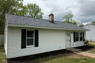 719 W Van Hoesen Blvd, Portage, MI 49024 - Photo 1