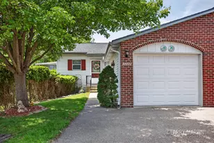 3288 Cambridge St SE, Grand Rapids, MI 49512 - Photo 1