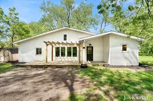 140 N 5th St NE, Cedar Springs, MI 49319 - Photo 1