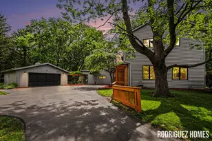 6271 Cascade Rd SE, Grand Rapids, MI 49546 - Photo 1