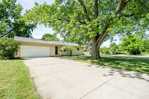 1738 Maiden Ln, Saint Joseph, MI 49085 - Photo 1