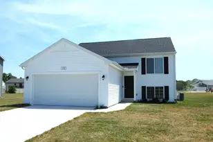 670 Manorwood Cir, Benton Harbor, MI 49022 - Photo 1
