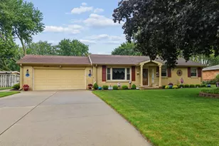 5565 Mohican Dr, Stevensville, MI 49127 - Photo 1
