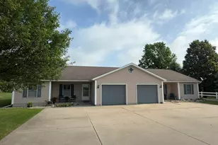 22710 Diamond Cove St, Cassopolis, MI 49031 - Photo 1