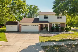 534 Forestbrooke Ct, Saline, MI 48176 - Photo 1