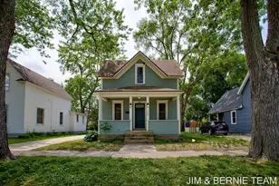 124 E 17th St, Holland, MI 49423 - Photo 1