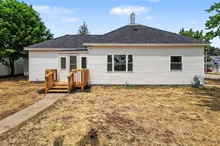 311 N Lavinia St, Ludington, MI 49431 - Photo 1