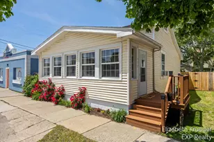 117 N 2nd St, Grand Haven, MI 49417 - Photo 1
