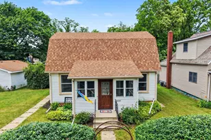 729 S Haven Pl, South Haven, MI 49090 - Photo 1