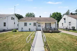 718 N Elm Ave, Jackson, MI 49202 - Photo 1