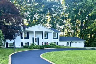 2946 Windsor Dr, Saint Joseph, MI 49085 - Photo 1