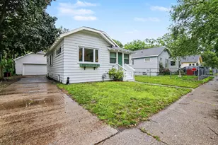 2222 Crozier Ave, Muskegon, MI 49441 - Photo 1
