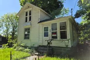 84 Burnham Street E, Battle Creek, MI 49015 - Photo 1