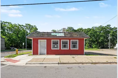 323 E Broadway Avenue, Muskegon, MI 49444 - Photo 1
