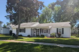 1005 S Grinnell St, Jackson, MI 49203 - Photo 1