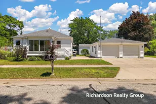 1702 Waverly Ave, Grand Haven, MI 49417 - Photo 1