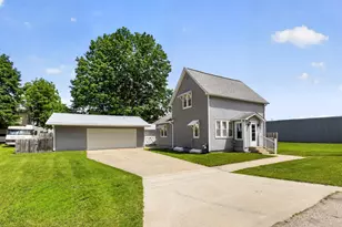 124 E Bittner Ave, Reed City, MI 49677 - Photo 1
